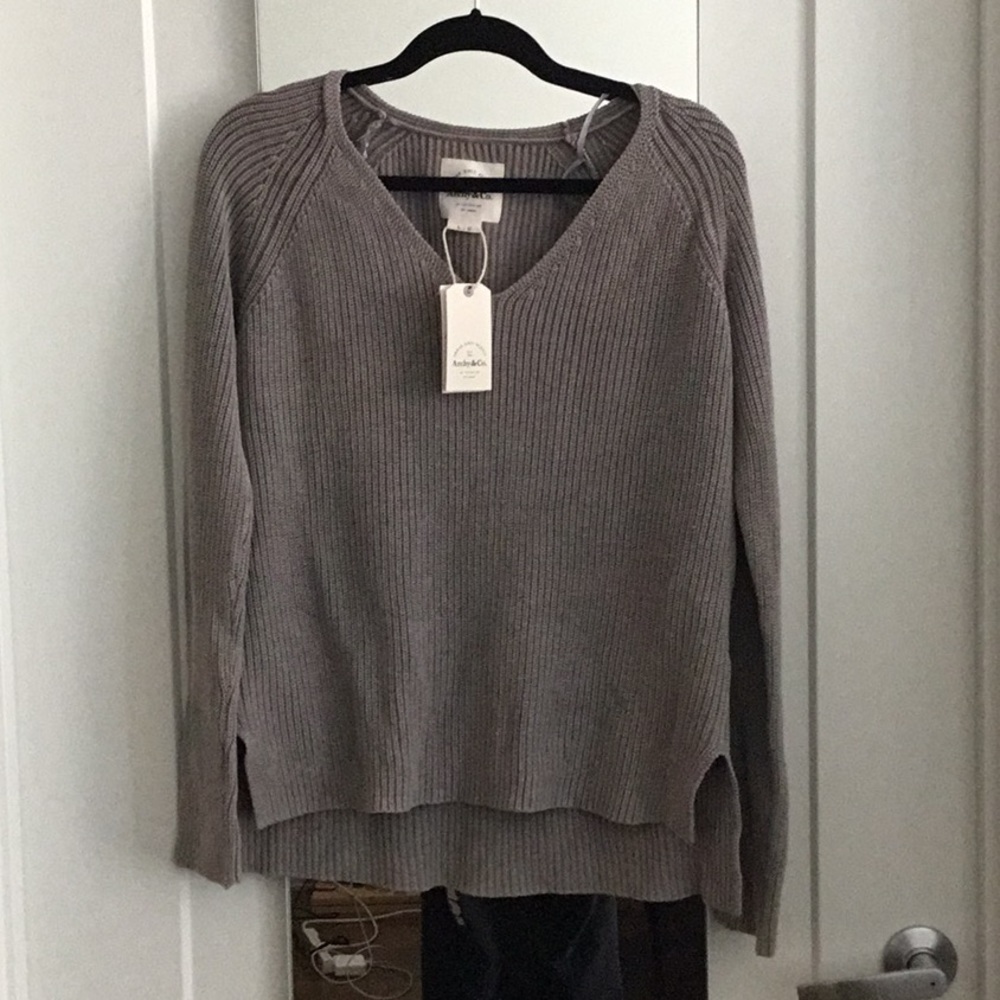 Light V-Neck Knit Grey Sweater